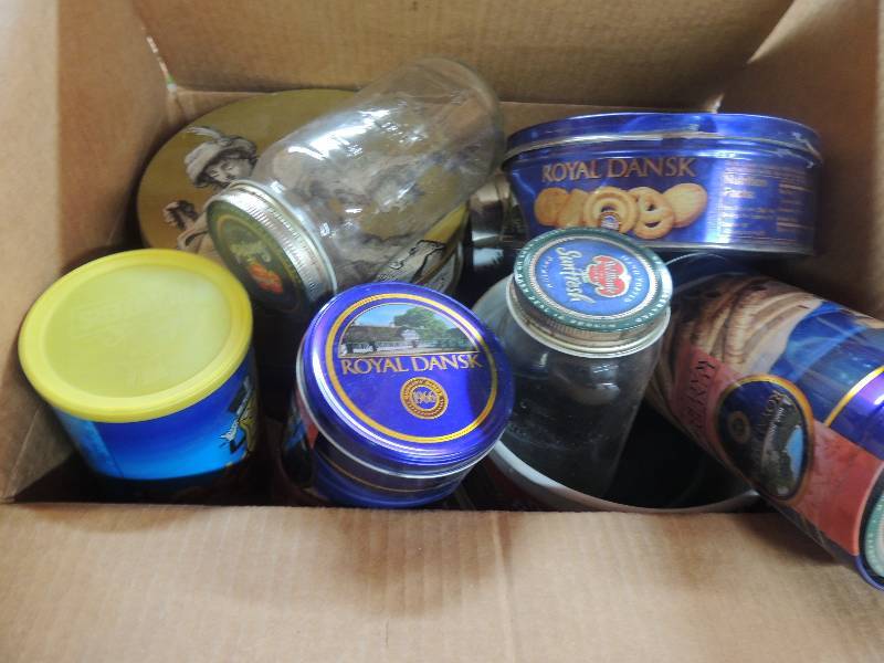 lot 930 image: Box of mason jars...