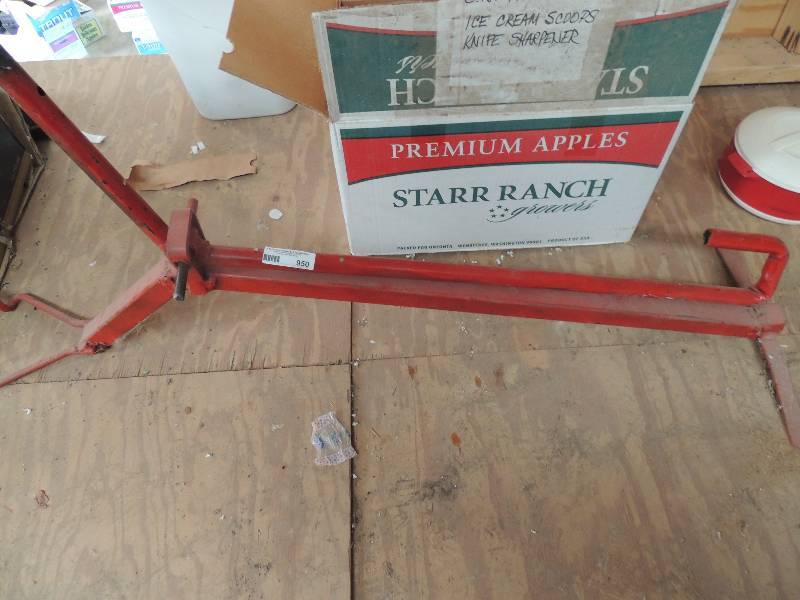 lot 950 image: Old mans CROSS BOW LOADER  - home...