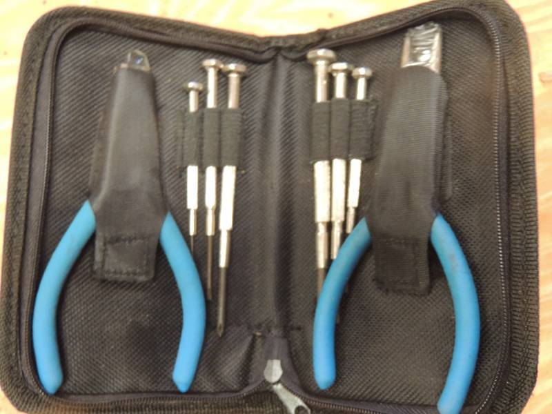 lot 975 image: Tool kit  NIB small screw driver...