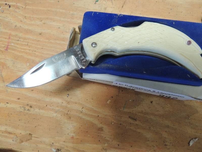 lot 992 image: Eagle 200 knife 2 blade...