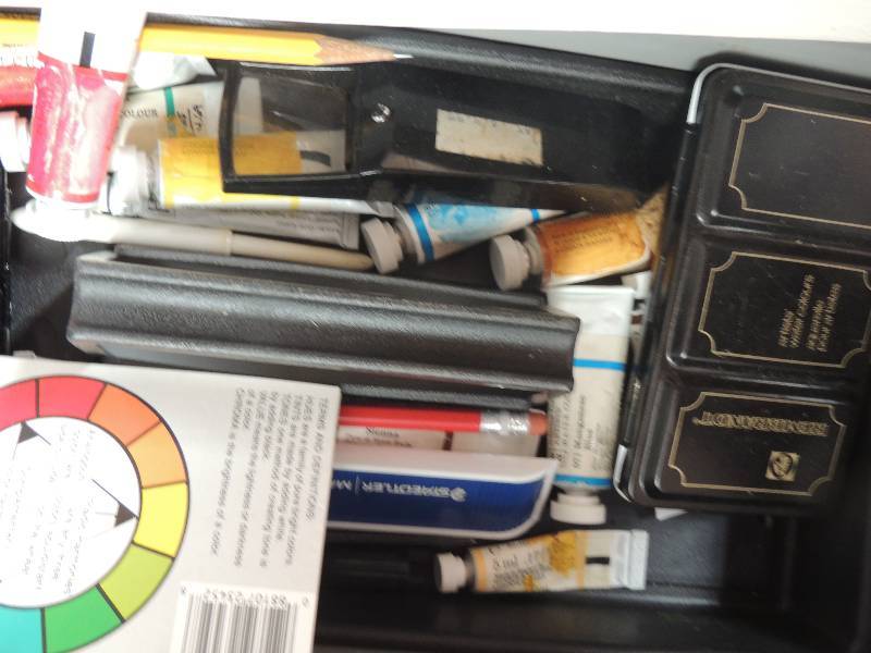 lot 831 image: Tackle box of various art supplies ...
