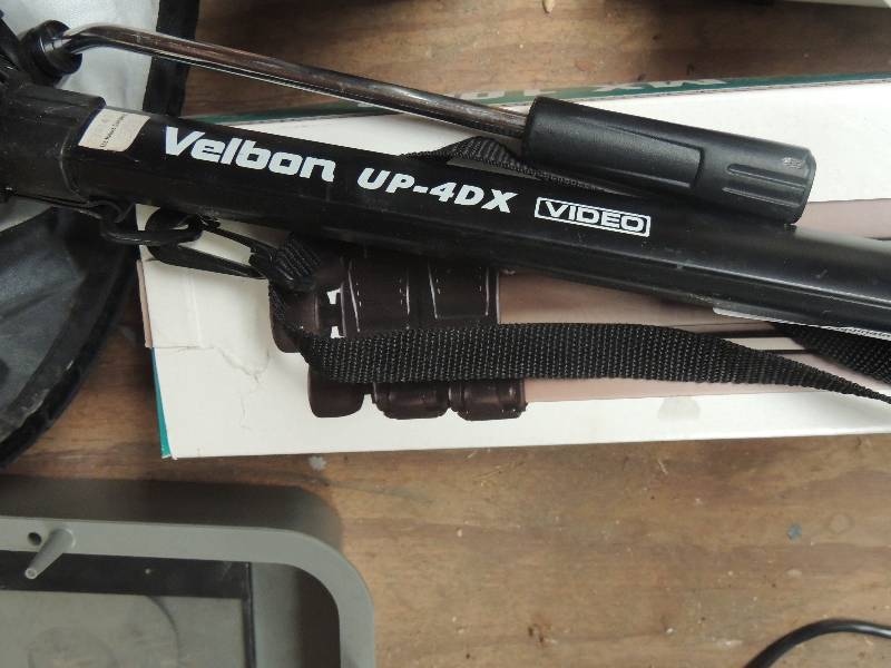 lot 833 image: lightweight mx 1000, tripod...