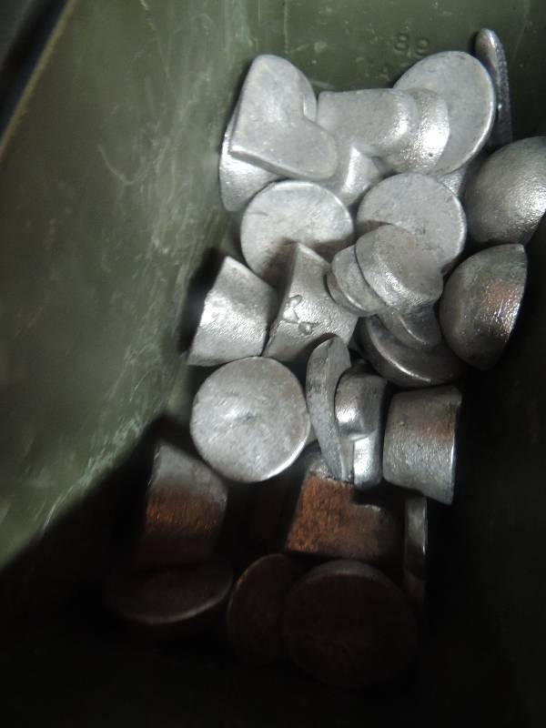 lot 919 image: Small green metal ammo box WITH 25 LBS OF LEAD