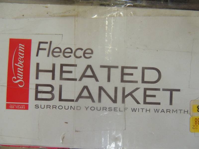 lot 588 image: Sunbeam electric blanket...