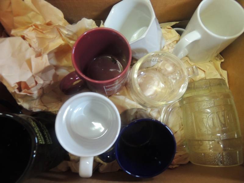 lot 586 image: Box of coffee cups...