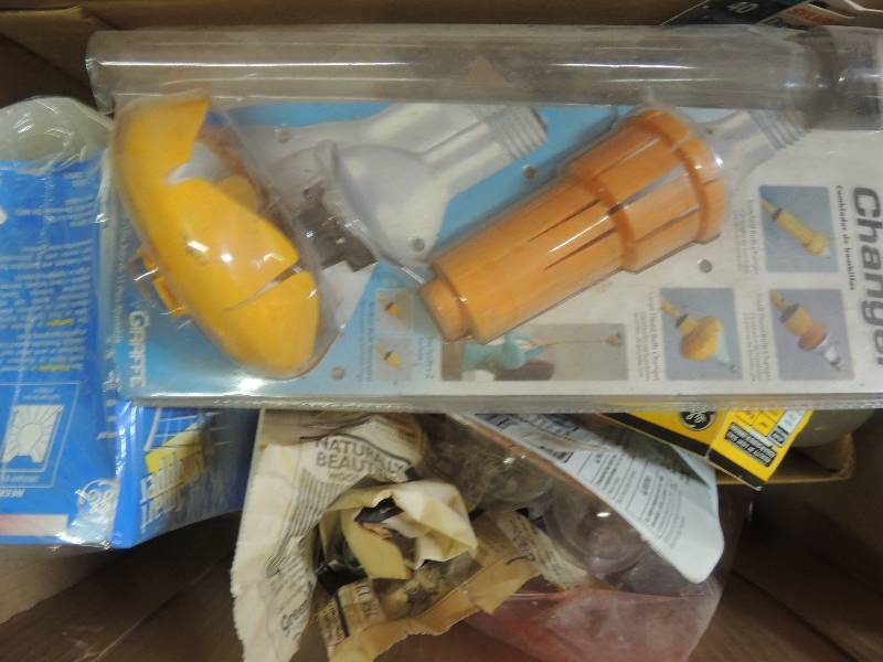 lot 587 image: Box of light bulbs...