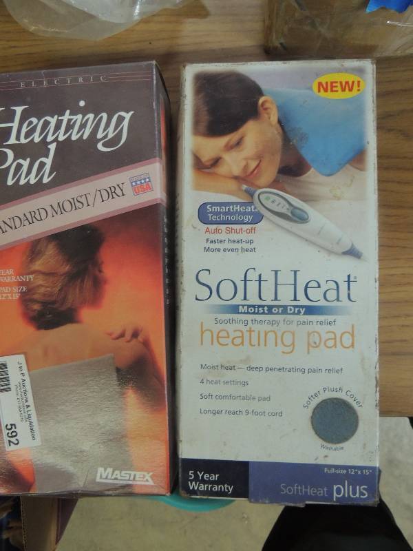 lot 592 image: Heating pads x 2 NIB...