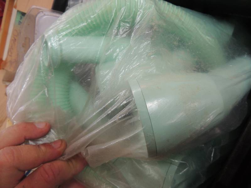 lot 595 image: 4 NIB shower head sprayers...