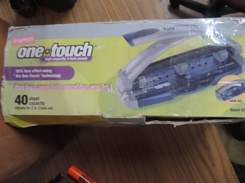 lot 604 image: 1 TOUCH HOLE PUNCH, COMPARTMENT STA...