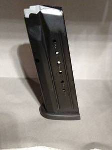 lot 70 image: Smith & Wesson 9MM 15 round clip