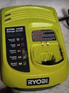 lot 46 image: Ryobi 18v lithium battery charger.