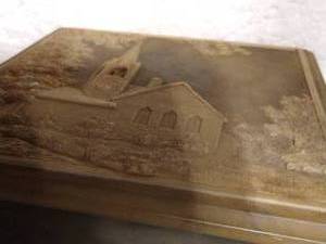 lot 7 image: VINTAGE SOAPSTONE COUNTRY CHURCH TRINKET BOX