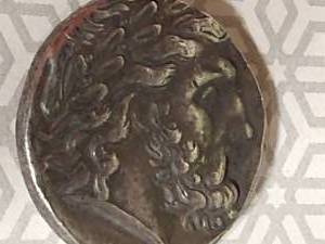 lot 4 image: Coin. (Looks old)