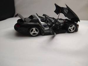 lot 22 image: Dodge Viper 124 scale