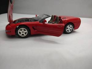lot 21 image: 124 scale Corvette