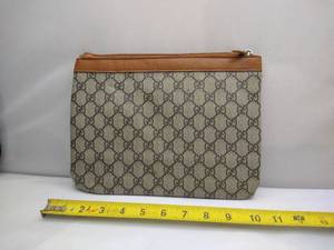 lot 11 image: Gucci Purse