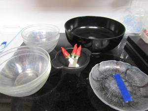 lot 46 image: 6 clear glass bowls, 3 red pepper butter spreaders, black mixing bowl and more