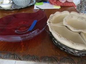 lot 47 image: temptations Verona vegetable and dip serving dishes and tray 6 pieces, red circle platter