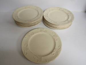 lot 54 image: 12 handcrafted in Hungary mesa dinner plates