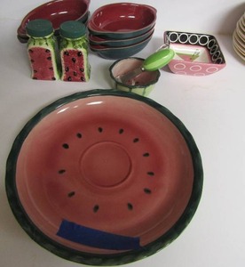 lot 55 image: 11 watermelon platter,  watermelon S&P shaker, 5 red and green dB handled derby dishes