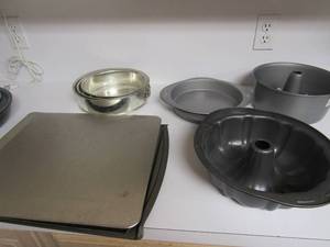 lot 66 image: Baking lot includes, 2 dB handled clear glass pie plates, circle cake pans , fiber ware cake pans, cookie sheets and more