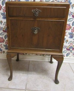 lot 73 image: 1 pull down drawer side table, 281813