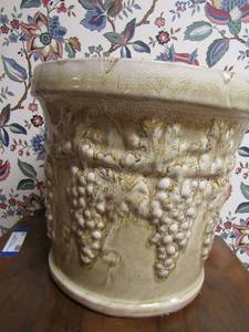 lot 76 image: Grape design pot used for dcor only, 1112 diameter