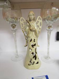lot 82 image: 14 angel playing violin, 16 Robert William wine glass qty 2
