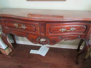 lot 20 image: Dining room buffet  356118, century furniture with 2 storage doors, beautiful piece