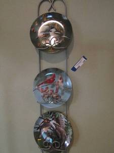 lot 108 image: Hanging 3 tier plate holder with 3 bird plates By Kevin Daniel