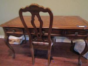 lot 19 image: Solid wood desk By Century furniture 30 X 56 X 28 also comes with a wooden patted seat chair