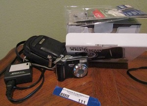lot 111 image: Nikon cool pix 7900 camera and battery with charger  and bag, also has original paperwork