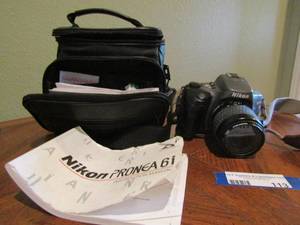 lot 113 image: Nikon pronea 6I camera with case
