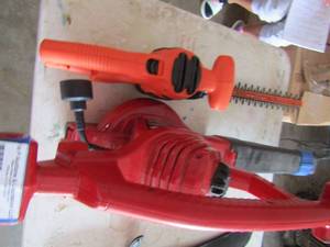 lot 128 image: black and decker 17 cut hedge trimmer blower van