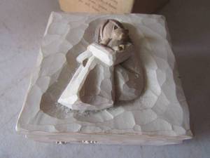 lot 139 image: Willow Tree  COMFORT Keepsake angel box