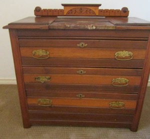 lot 144 image: Vintage wooden dresser  3 Drawers has brown Granite  top piece size - 37 x 39 x 17