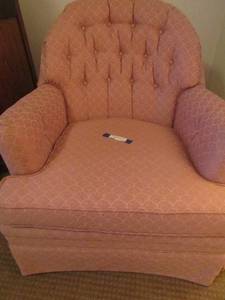 lot 172 image: Pink shell Fairfield chair rocker, in good like new condition