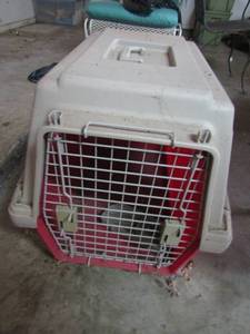 lot 173 image: red and tan large dog crate