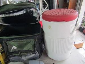lot 217 image: White igloo cooler, isolated lunch rolling bag