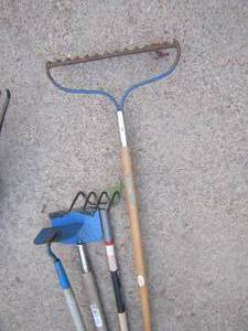 lot 220 image: Garden rake, EDGER, HOE, CULTIVATOR