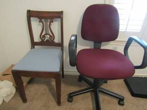lot 229 image: Maroon office rolling chair, and a blue patted wooden kitchen chair
