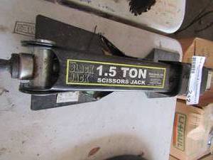 lot 242 image: 1.5 ton black jack , car jack and more