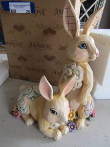 lot 25 image: Jim SHORES  Hunny bunnies flower figurine- Jim shores collection