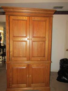 lot 282 image: One piece tv  storage drawer entertainment center, very nice 784121, heavy