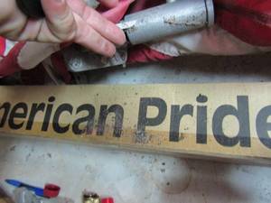 lot 190 image: Brand new flag pole in box, with various other flags of yard and home dcor
