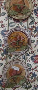 lot 202 image: 3 decretive wall plates in wall metal hanging shelf