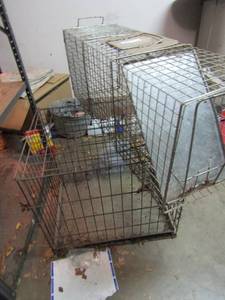 lot 203 image: Rodent trap, small dog kennel
