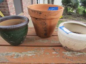 lot 284 image: 3 pottery planter pots in good condition