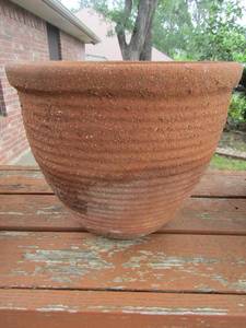 lot 285 image: 14 12 x 17 inch pottery planter pot