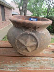 lot 286 image: 17 x 19inch Texas star planter pot